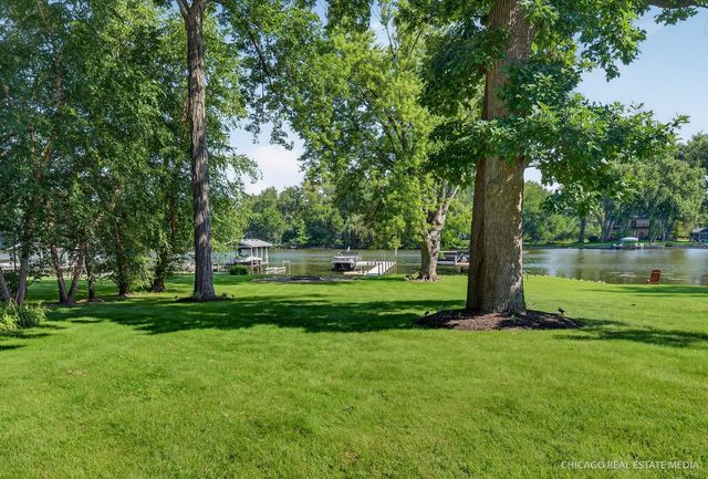 220 Hickory Nut Grove Lane, Cary, IL 60013