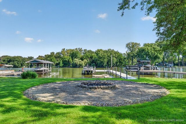 220 Hickory Nut Grove Lane, Cary, IL 60013
