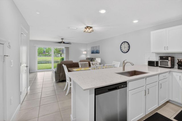 6762 Broadwater Lane, Lake Worth, FL 33467
