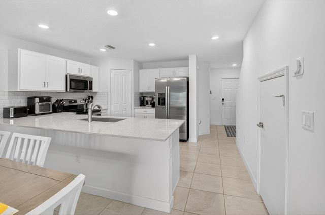 6762 Broadwater Lane, Lake Worth, FL 33467