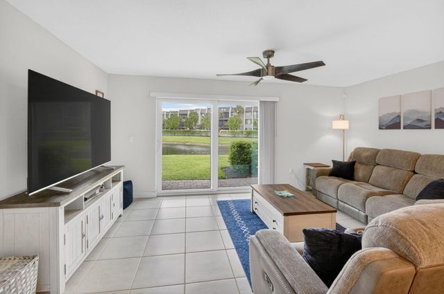 6762 Broadwater Lane, Lake Worth, FL 33467