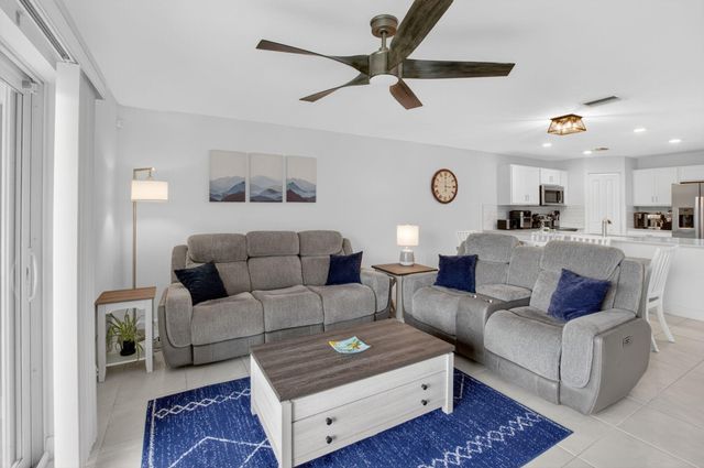 6762 Broadwater Lane, Lake Worth, FL 33467