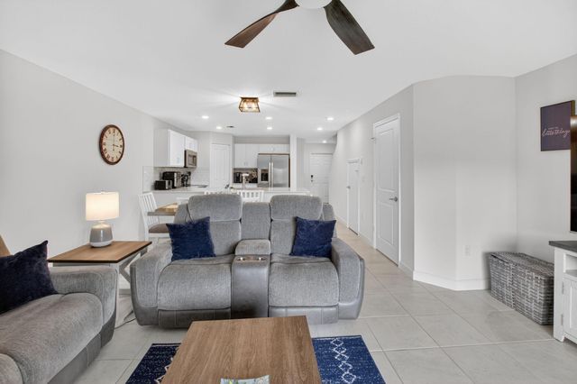 6762 Broadwater Lane, Lake Worth, FL 33467
