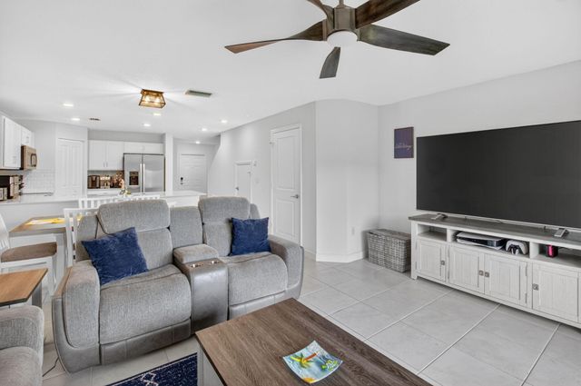 6762 Broadwater Lane, Lake Worth, FL 33467
