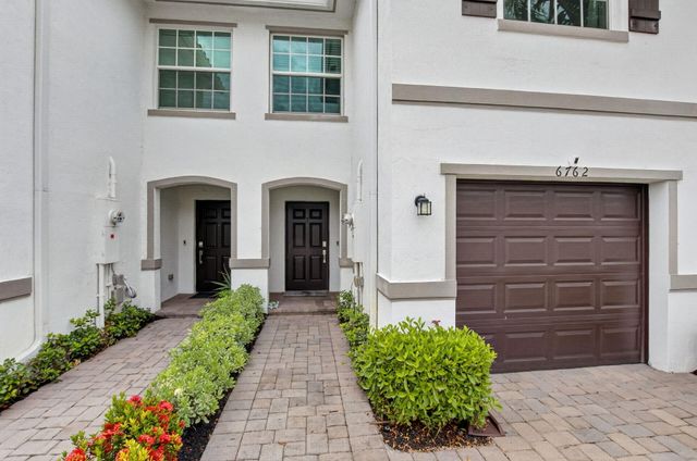6762 Broadwater Lane, Lake Worth, FL 33467