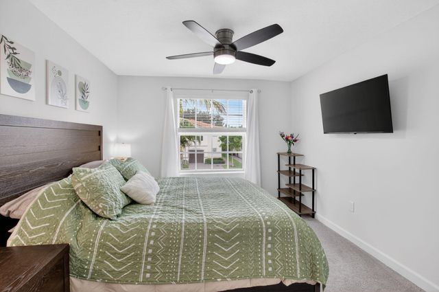 6762 Broadwater Lane, Lake Worth, FL 33467