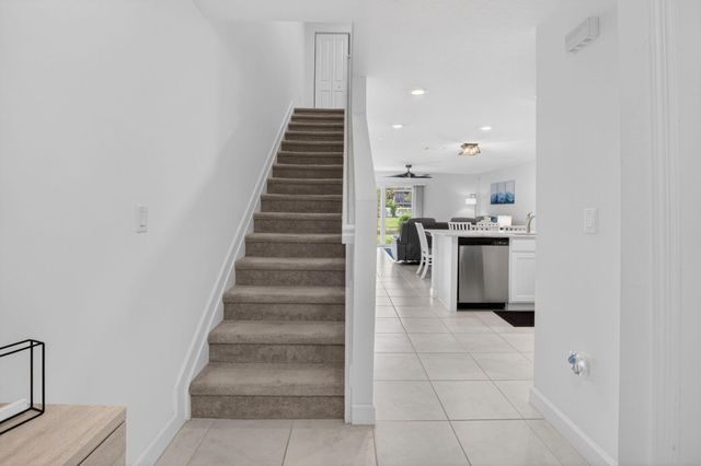 6762 Broadwater Lane, Lake Worth, FL 33467
