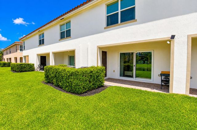 6762 Broadwater Lane, Lake Worth, FL 33467