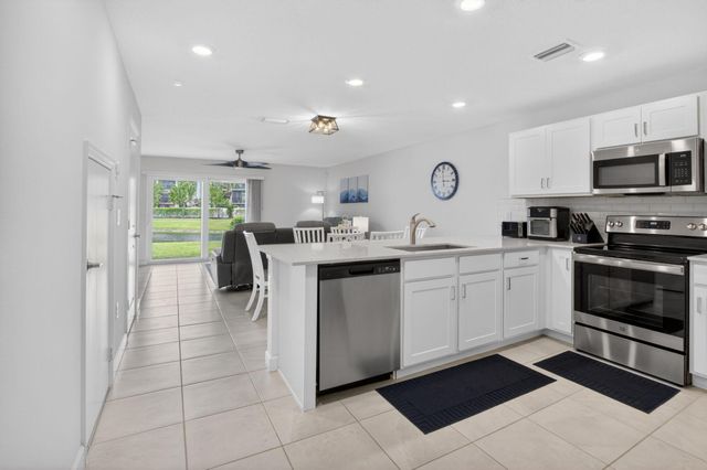 6762 Broadwater Lane, Lake Worth, FL 33467