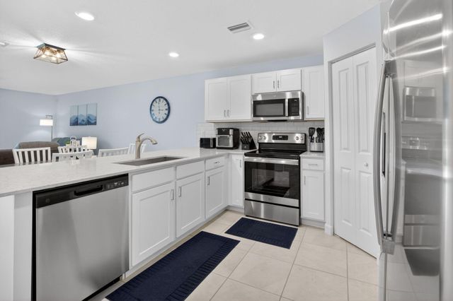 6762 Broadwater Lane, Lake Worth, FL 33467