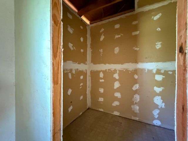 142 W Hickory Cove, Onalaska, TX 77360