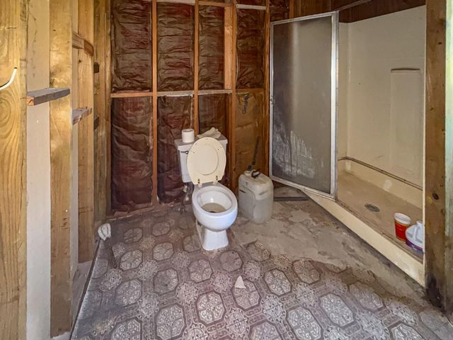 142 W Hickory Cove, Onalaska, TX 77360