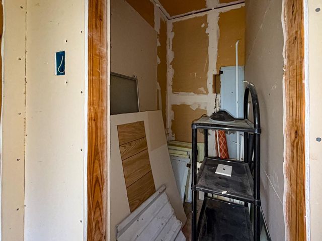 142 W Hickory Cove, Onalaska, TX 77360