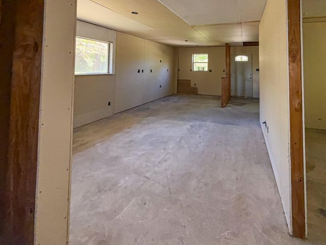 142 W Hickory Cove, Onalaska, TX 77360