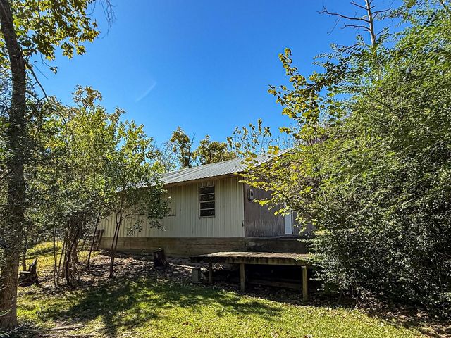 142 W Hickory Cove, Onalaska, TX 77360