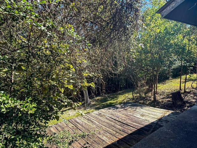 142 W Hickory Cove, Onalaska, TX 77360