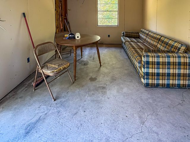 142 W Hickory Cove, Onalaska, TX 77360