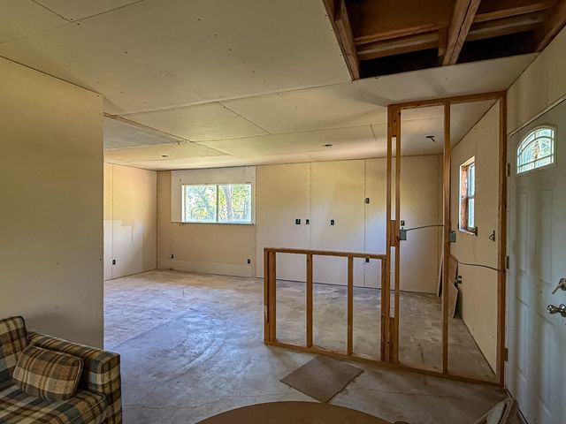 142 W Hickory Cove, Onalaska, TX 77360