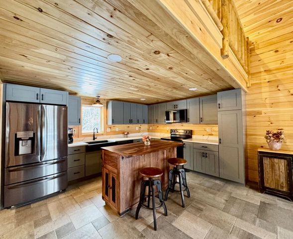 42 Chickadee Lane, Littleton, NH 03561