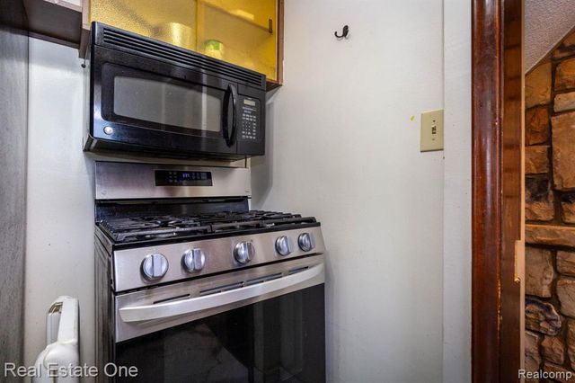 1977 Markese Avenue, Lincoln Park, MI 48146
