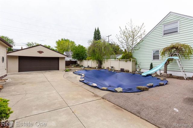 1977 Markese Avenue, Lincoln Park, MI 48146