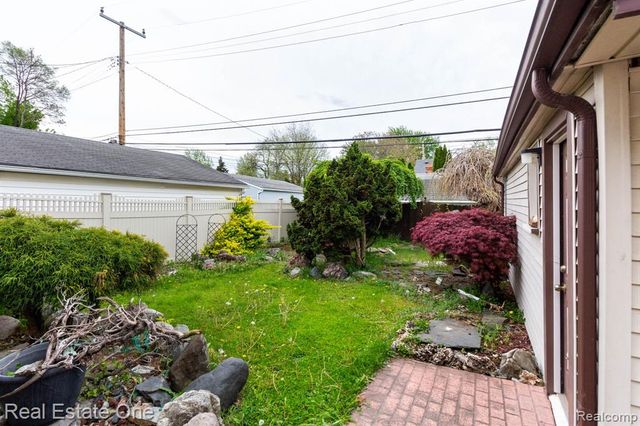 1977 Markese Avenue, Lincoln Park, MI 48146
