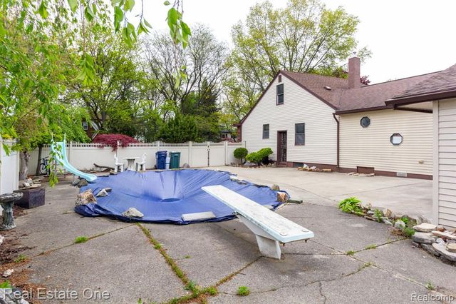 1977 Markese Avenue, Lincoln Park, MI 48146