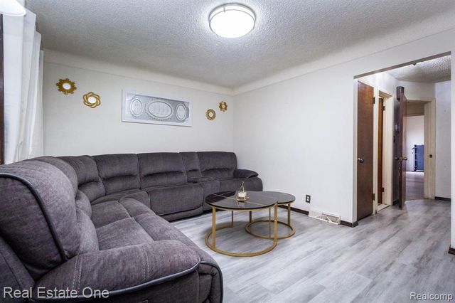 1977 Markese Avenue, Lincoln Park, MI 48146