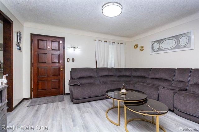 1977 Markese Avenue, Lincoln Park, MI 48146