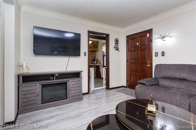 1977 Markese Avenue, Lincoln Park, MI 48146