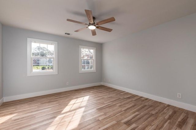 330 London Dale, Woodstock, GA 30189
