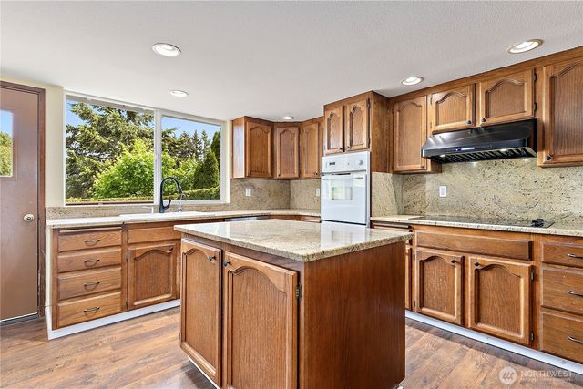 3601 70th Avenue W, University Place, WA 98466