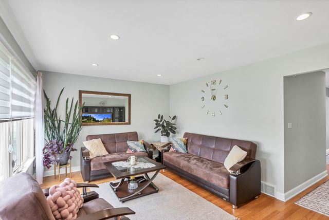 7008 W Montrose Avenue, Norridge, IL 60706