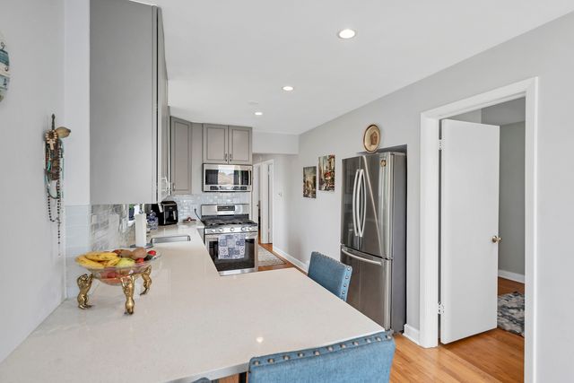 7008 W Montrose Avenue, Norridge, IL 60706