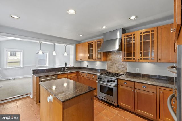 2038 E PRATT ST, Baltimore, MD 21231