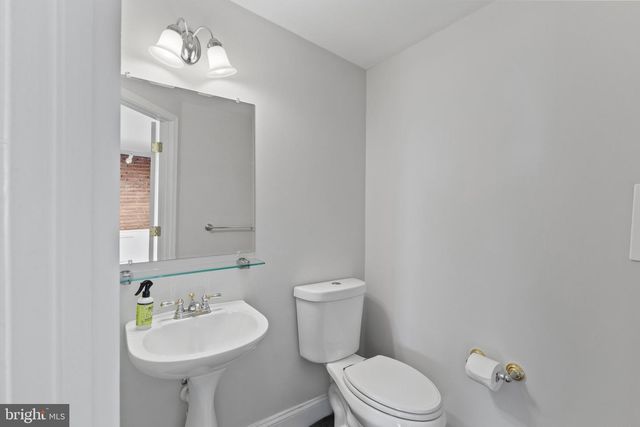 2038 E PRATT ST, Baltimore, MD 21231