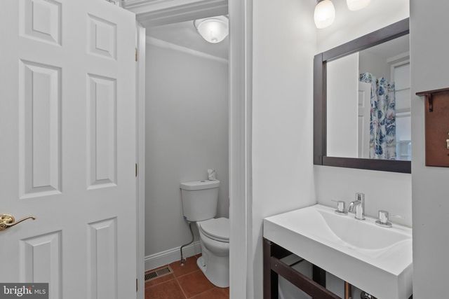 2038 E PRATT ST, Baltimore, MD 21231