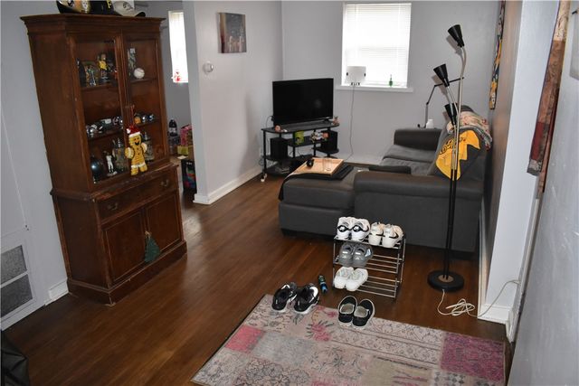 210 Maple Ln, Neville Twp, PA 15225