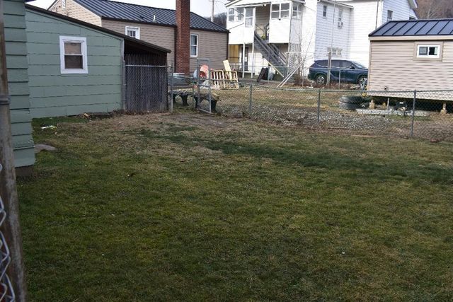 210 Maple Ln, Neville Twp, PA 15225