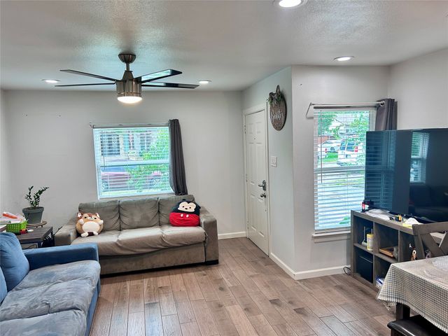 1012 Rindie Street, Irving, TX 75060