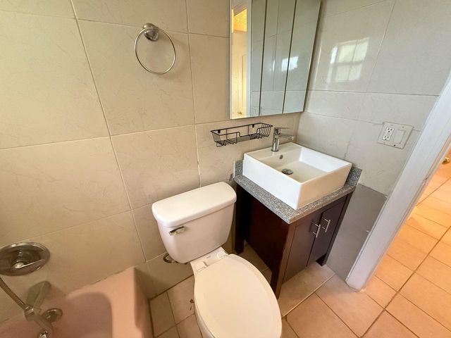 5720 NW 15th Street, Lauderhill, FL 33313