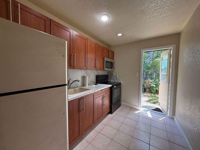 5720 NW 15th Street, Lauderhill, FL 33313