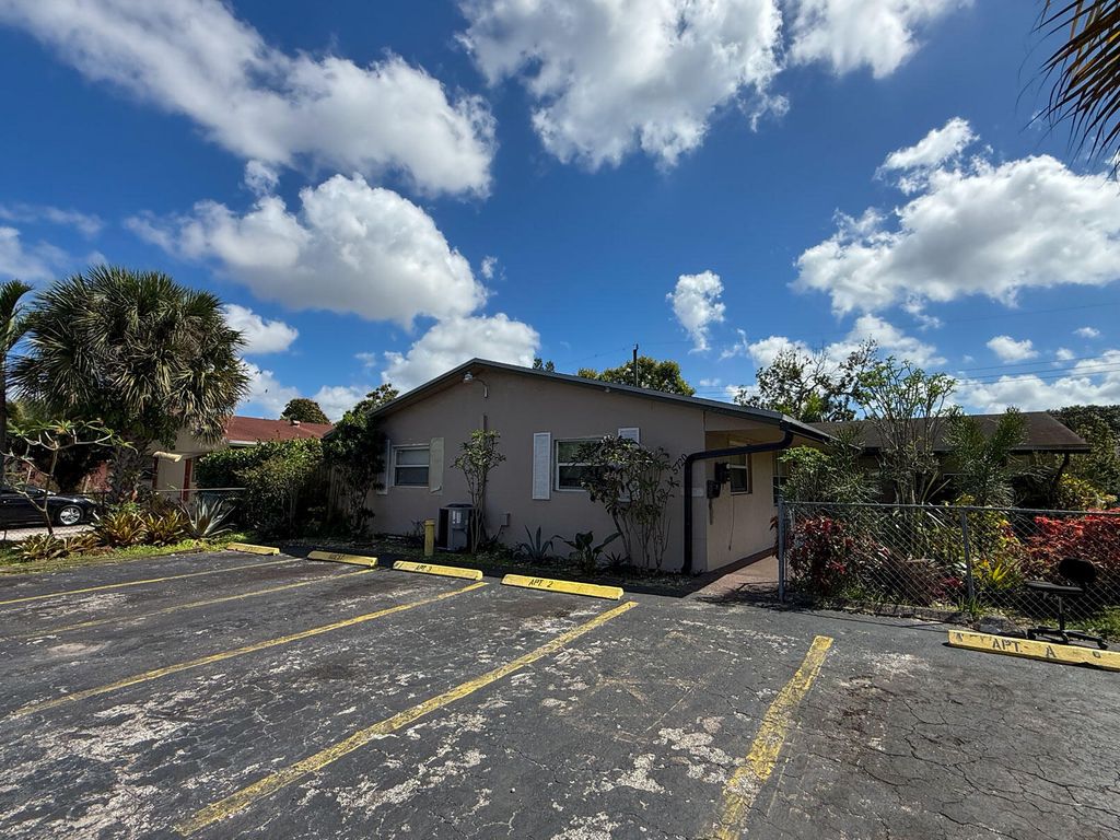 5720 NW 15th Street, Lauderhill, FL 33313