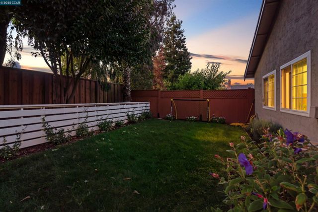 4962 Shadowfalls Dr, Martinez, CA 94553