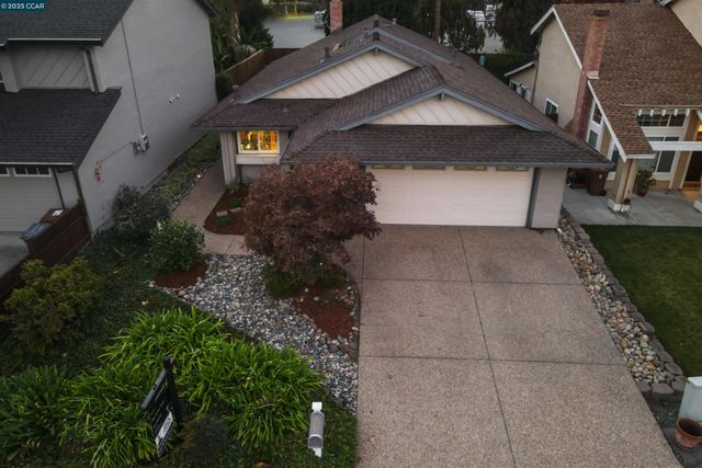 4962 Shadowfalls Dr, Martinez, CA 94553