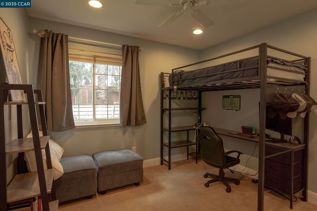 4962 Shadowfalls Dr, Martinez, CA 94553