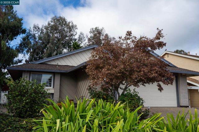 4962 Shadowfalls Dr, Martinez, CA 94553