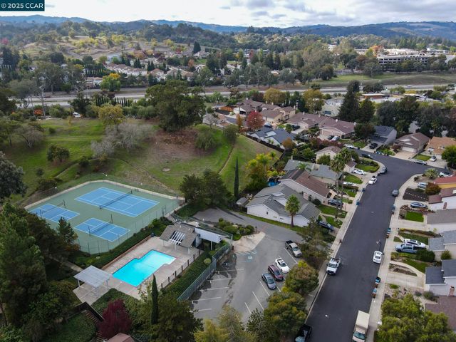 4962 Shadowfalls Dr, Martinez, CA 94553