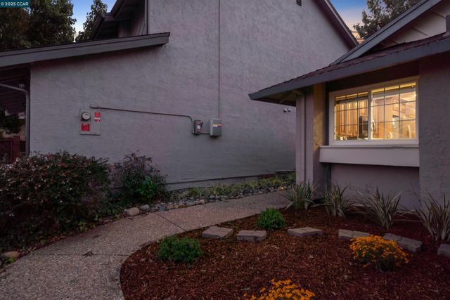 4962 Shadowfalls Dr, Martinez, CA 94553