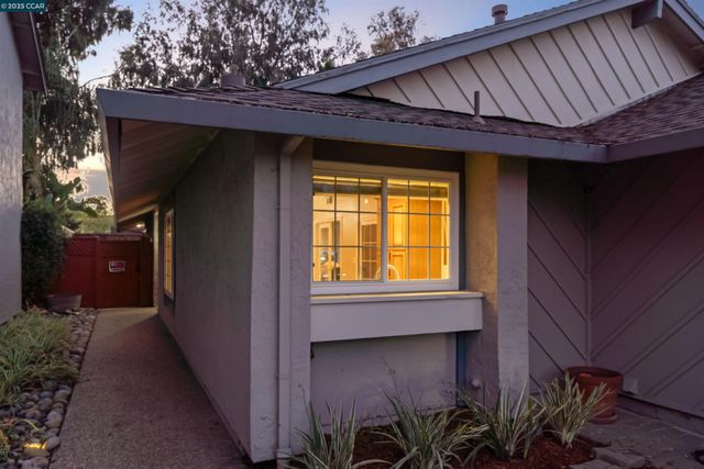 4962 Shadowfalls Dr, Martinez, CA 94553